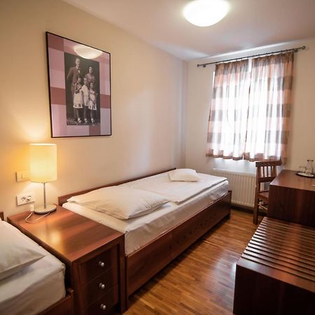 Hotel Dvor Jezersek Brnik Cerklje na Gorenjskem Eksteriør bilde