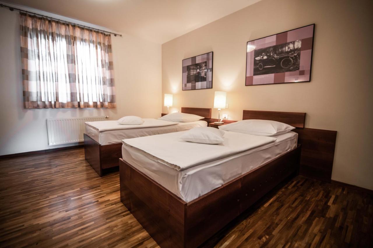 Hotel Dvor Jezersek Brnik Cerklje na Gorenjskem Eksteriør bilde