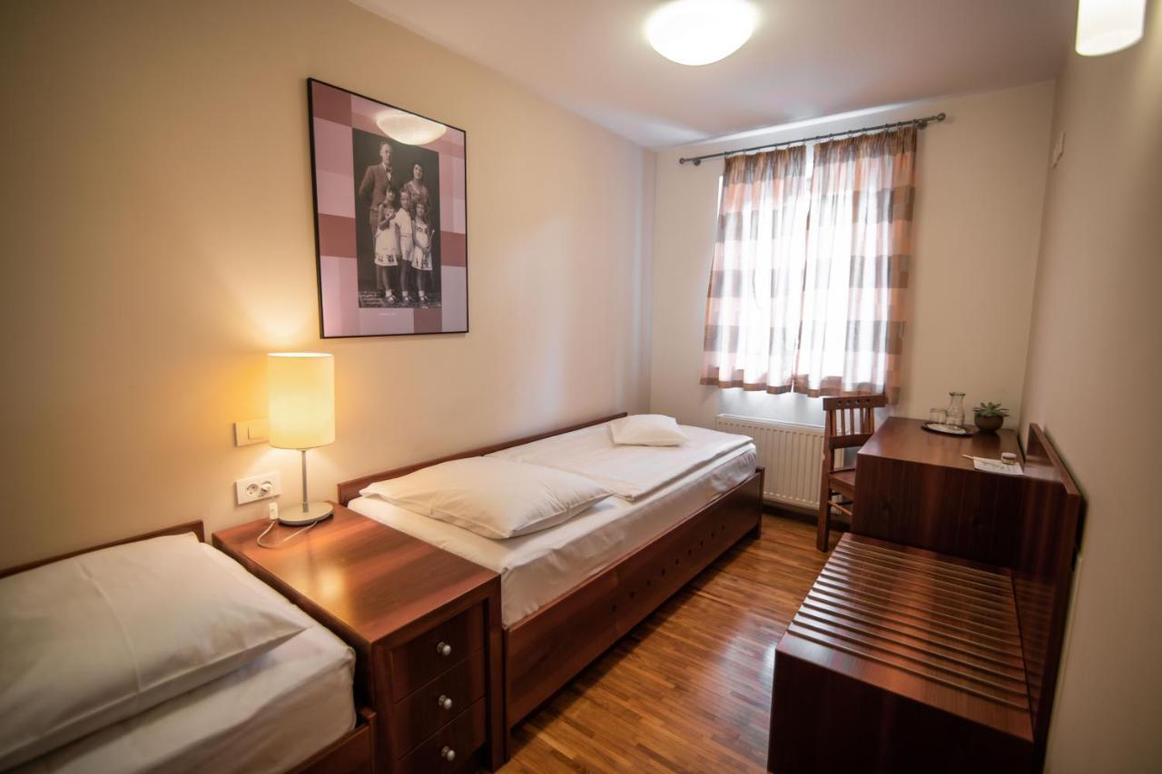 Hotel Dvor Jezersek Brnik Cerklje na Gorenjskem Eksteriør bilde